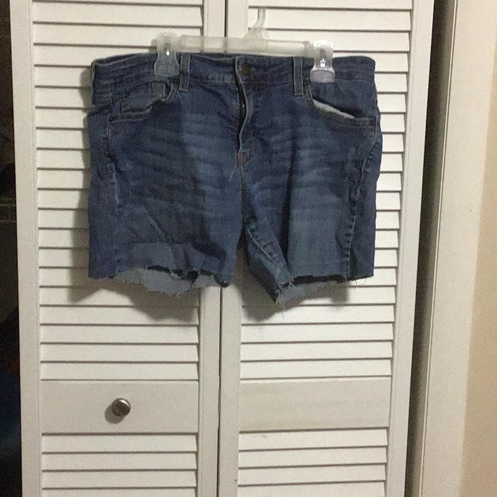 💙light wash cut jean shorts💙